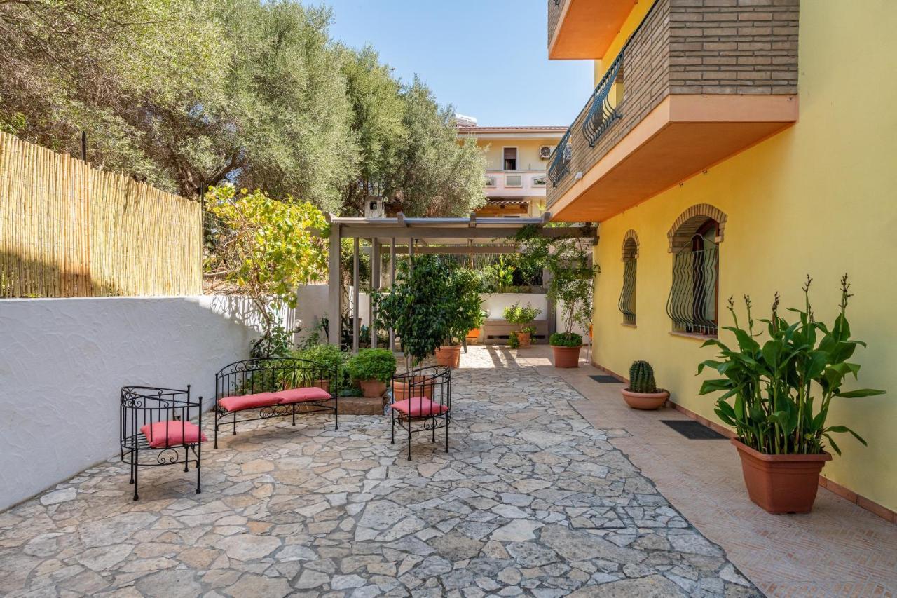 Casa Vacanza De Dinu SantʼAnna Arresi Exterior foto